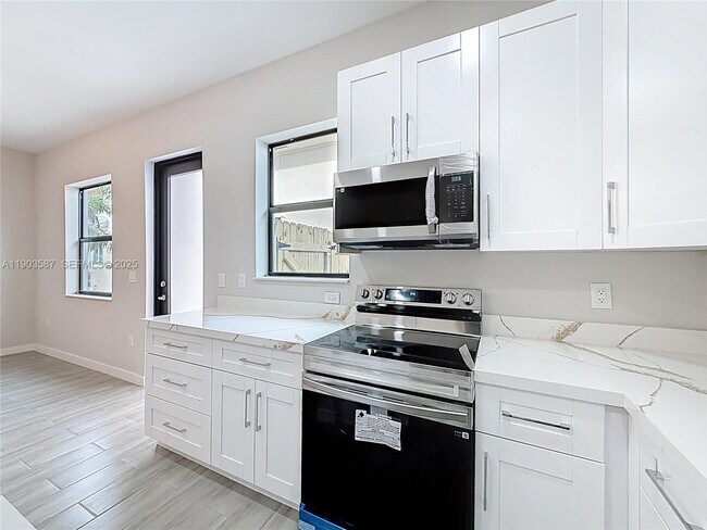 Building Photo - 406 NW 41st St