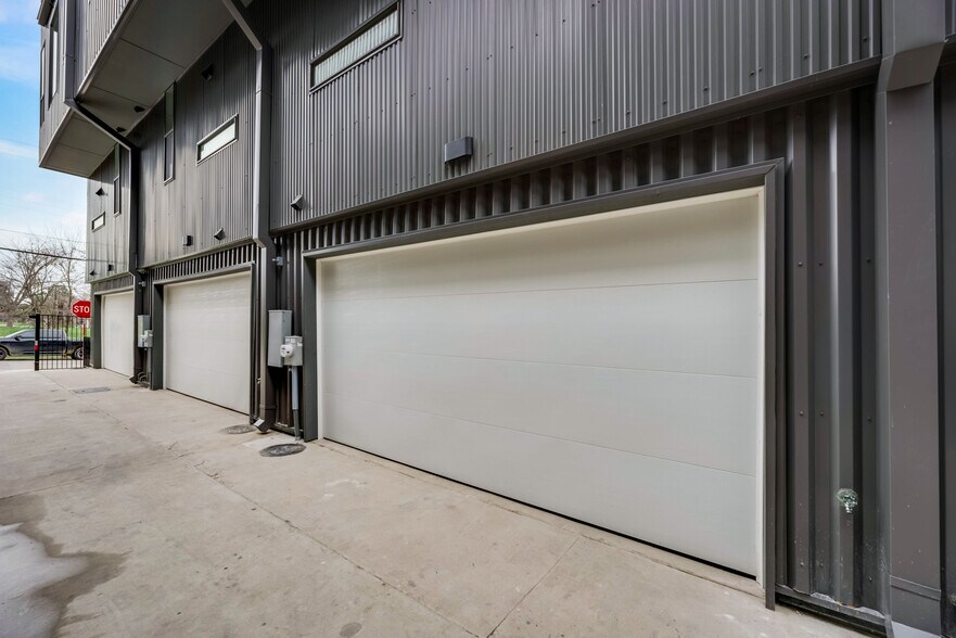 Building Photo - 1906 Annex Ave