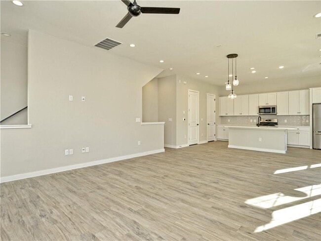 Building Photo - 3809 Valley View Rd