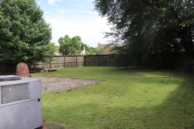 Building Photo - 5681 Pepperbush Dr