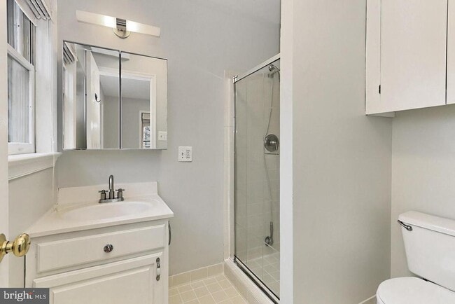 Building Photo - 1024 N Monroe St