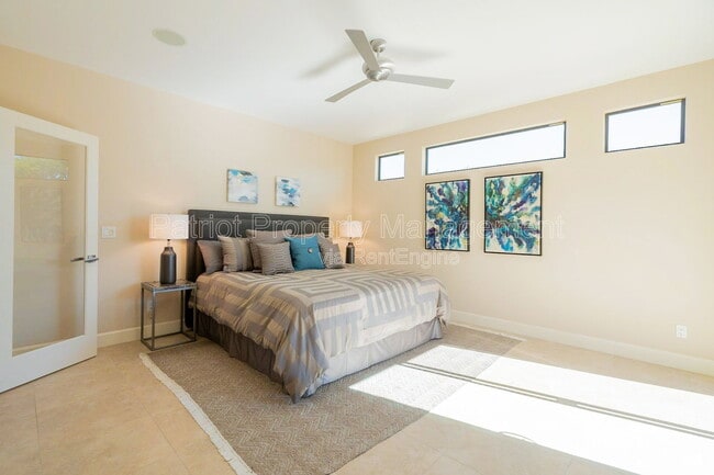 Building Photo - 10640 E Vogel Ave