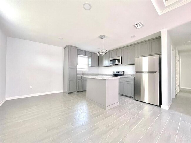 Building Photo - 3610 Bella Costa Dr