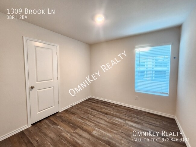 Building Photo - 1309 Brook Ln