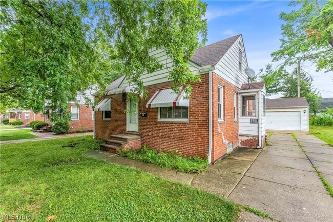 Building Photo - 735 E 256th St