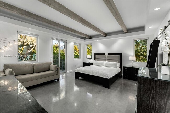 Building Photo - 101 SW 21st Rd