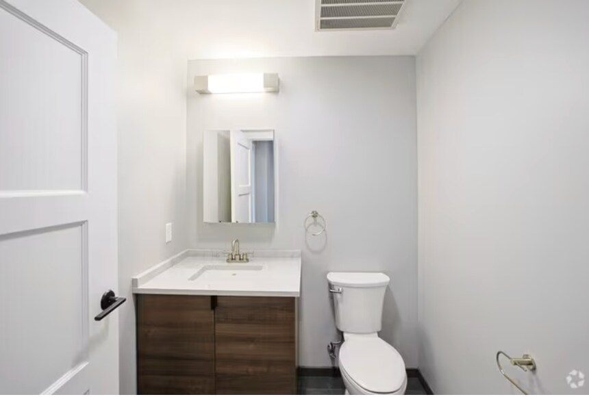 Building Photo - 109 Heath St