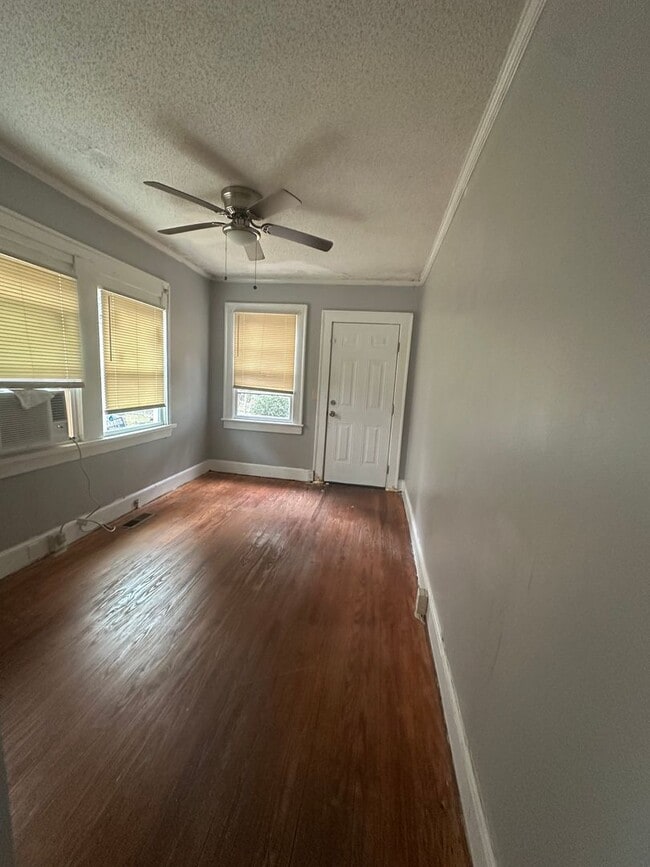 Building Photo - 3 bedroom 1 bath cozy home!