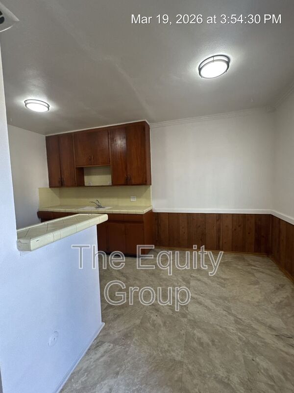 Building Photo - 570 S Richmond Ave