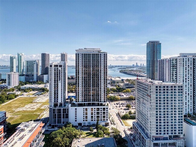 Building Photo - 1600 NE 1st Ave