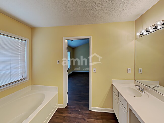 Building Photo - 515 Bass Chase NW