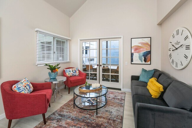 Building Photo - Spacious 3 BD/3 BA Furnished Home Near Mission Beach 9-Month Lease