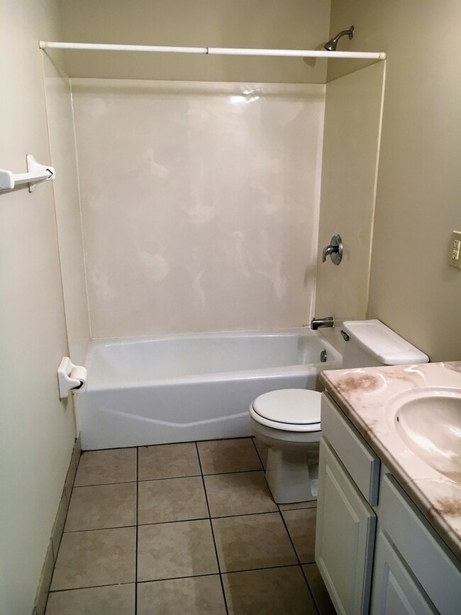 Building Photo - 431-433-433 E Tompkins St