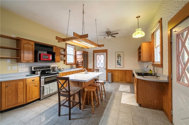 Building Photo - 41 Chapel St