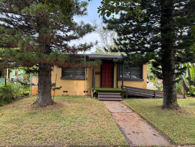 Building Photo - 2919 Poinsettia Ave