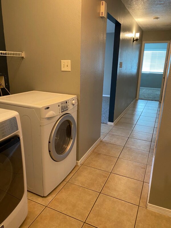 Building Photo - 3908 Suntrail Rd NW