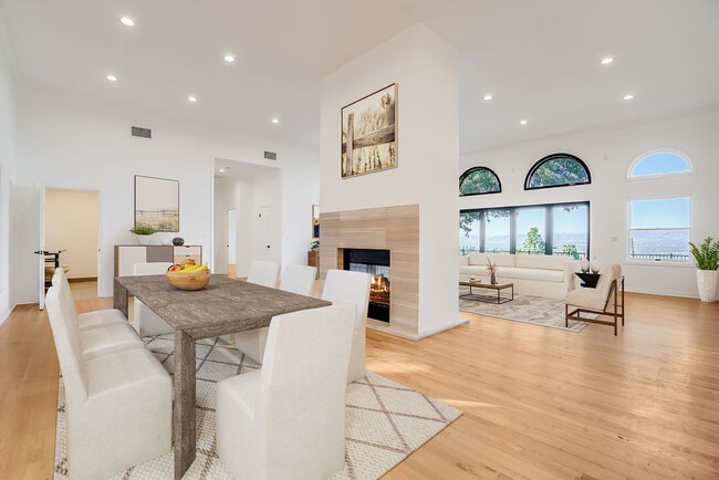 Building Photo - 15851 Mulholland Pl