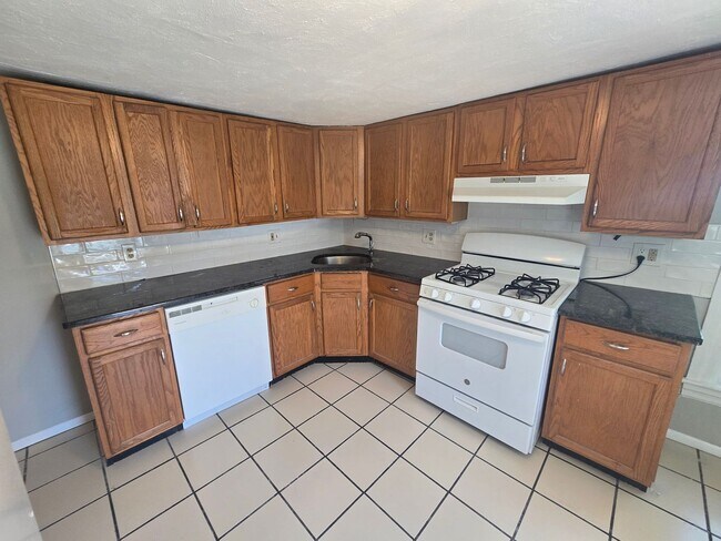 Building Photo - Charming 2bd/1ba Bala Cynwood Home!