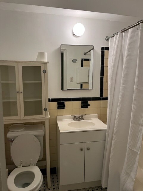 bathroom - 2500 Q St NW