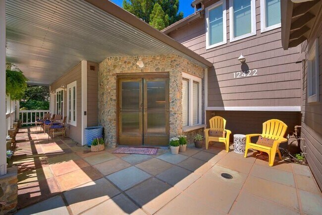 Building Photo - 12422 Homestead Way