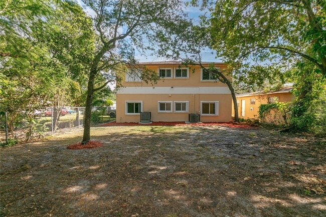 Building Photo - 4142 NW 23rd Ct