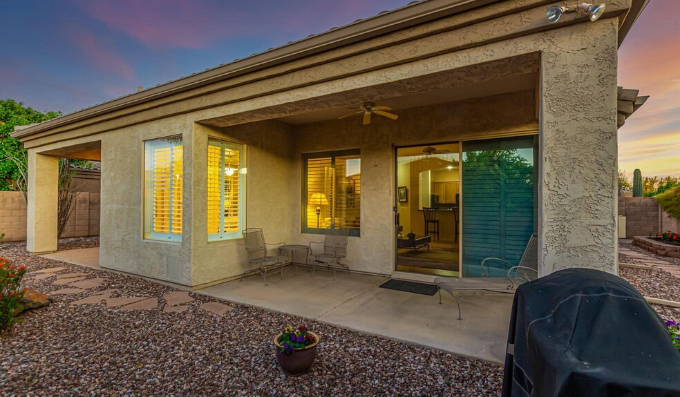 Building Photo - 892 W Raven Dr