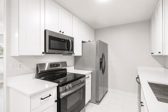 Building Photo - 14021 Village Terrace Dr