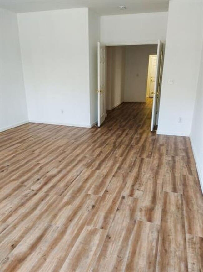 Building Photo - Welcome Home!!