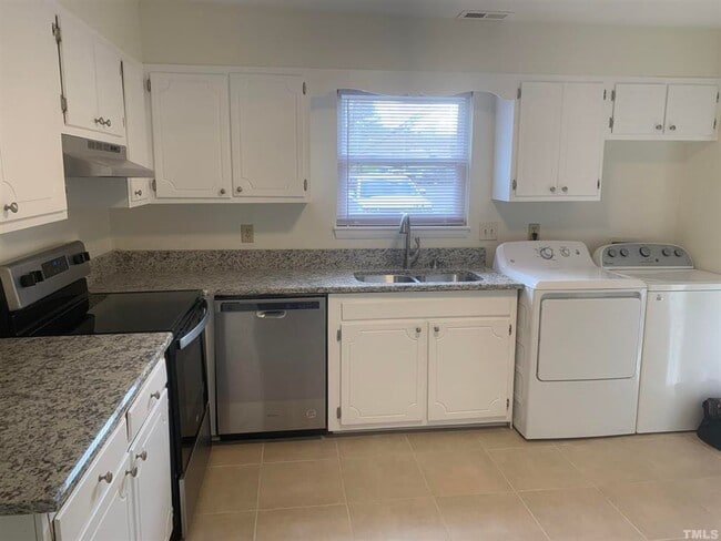 Building Photo - 1220 Manassas Court - Bev Roberts Rentals and Property Management