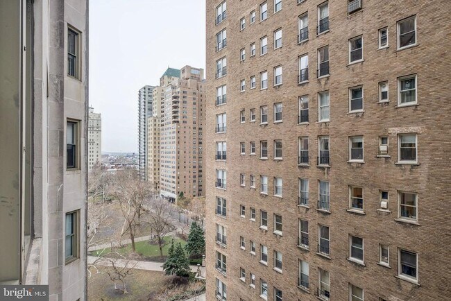 Building Photo - 135 S 19th St