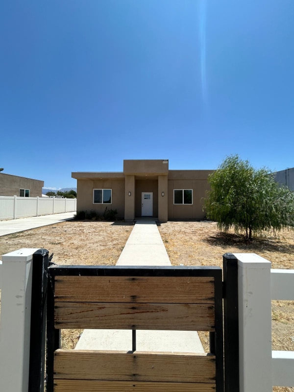 Primary Photo - 9306 E Ave T 6