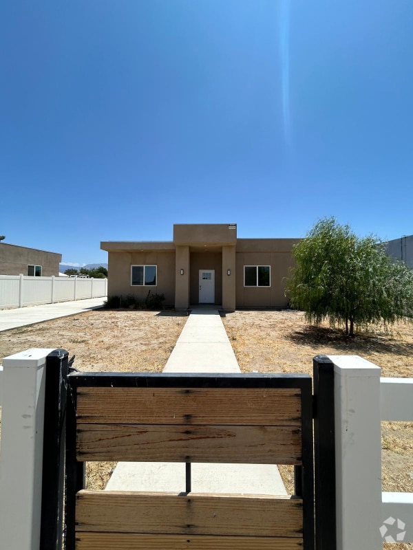Building Photo - 9306 E Ave T 6