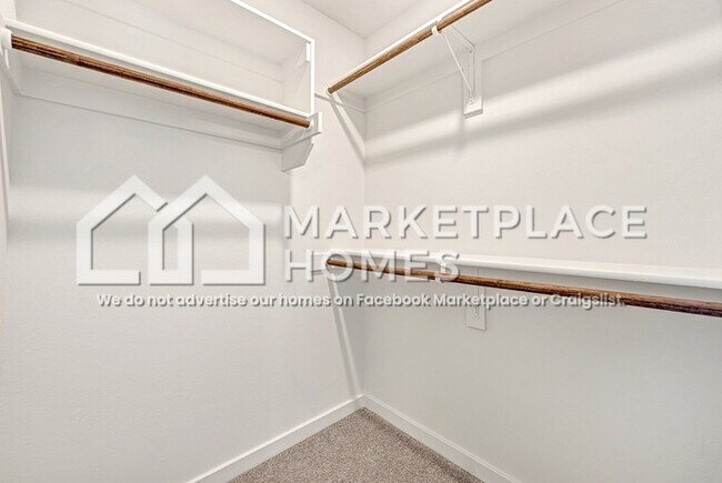 Building Photo - 375 Canada Dr