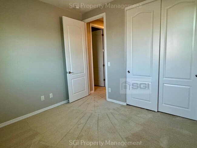 Building Photo - 5 bedroom Gilbert home