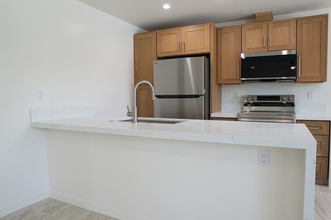 Building Photo - 517 S Mountain View Dr