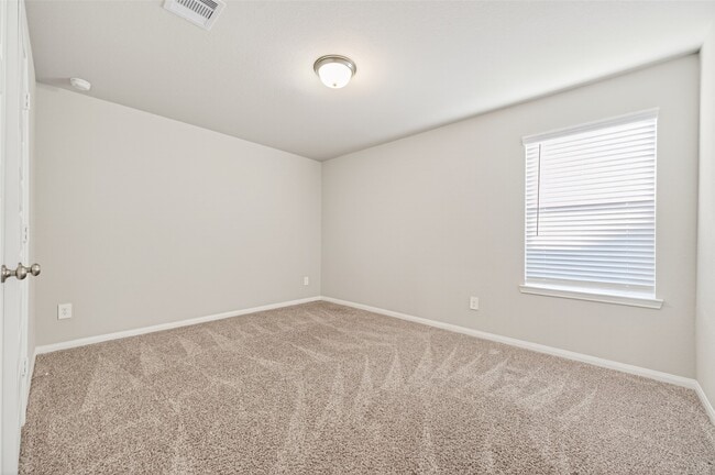 Building Photo - 1322 Eagle Pass Dr