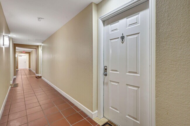 Building Photo - 630 S Sapodilla Ave
