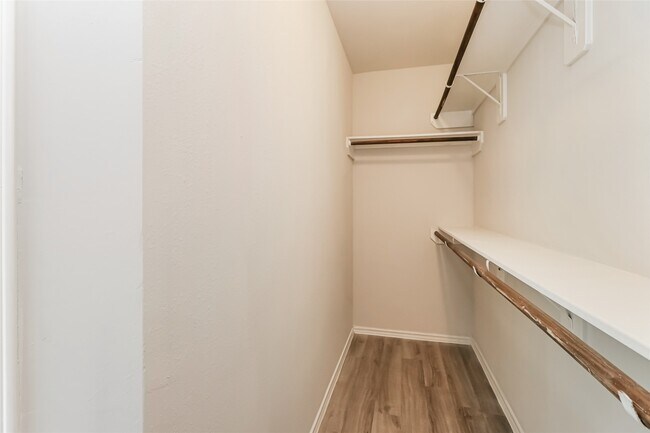 Building Photo - 380 Upper Creek Dr