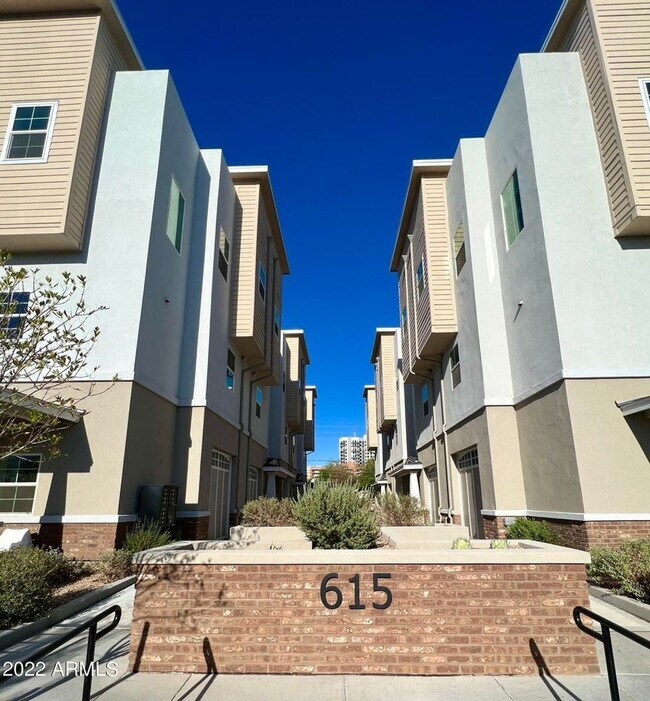 Building Photo - Townhome for Rent in the heart of Downtown Phoenix