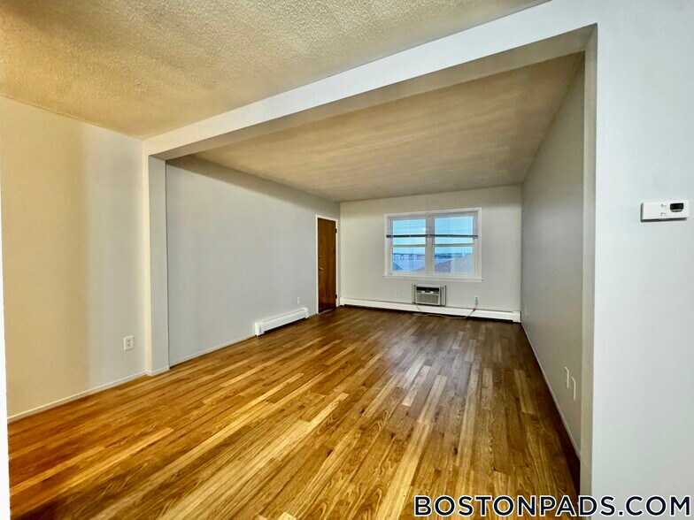 Building Photo - 675 N Main St