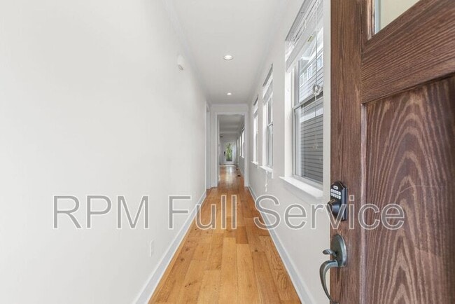 Building Photo - 537 Eastboro Dr