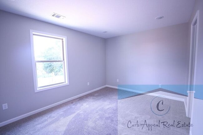 Building Photo - Move in special $800!! Beautiful 2 bed 2 bath duplex, includes washer and dryer - new construction!!