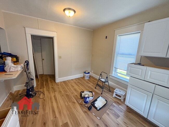 Building Photo - 205 N Maple St