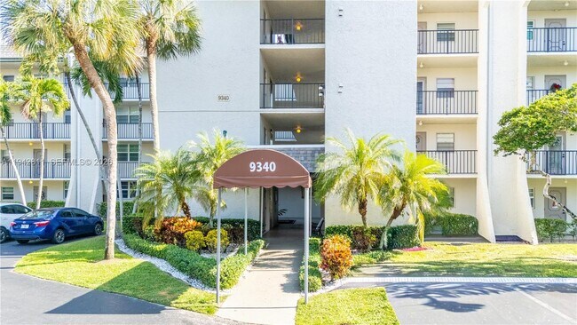 Building Photo - 9340 Lagoon Pl