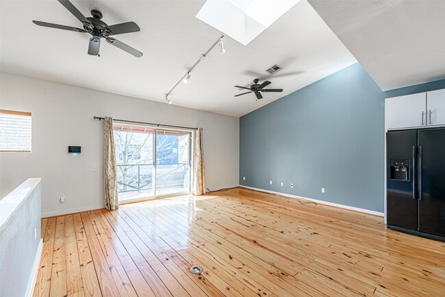 Building Photo - 3 N Ennis St