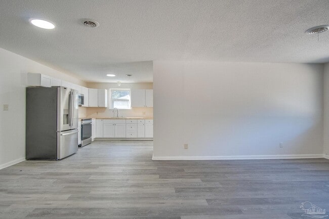 Building Photo - 4725 Clara St