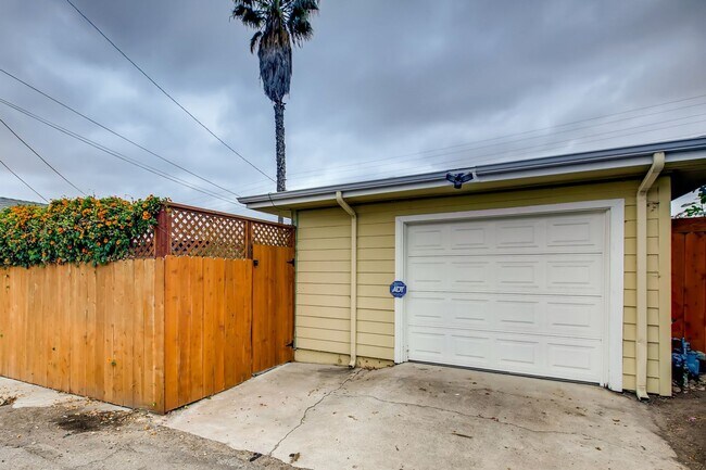 Building Photo - North Park Gem: 4-Bedroom, 3-Bath Home with Lush Garden & Modern Comforts