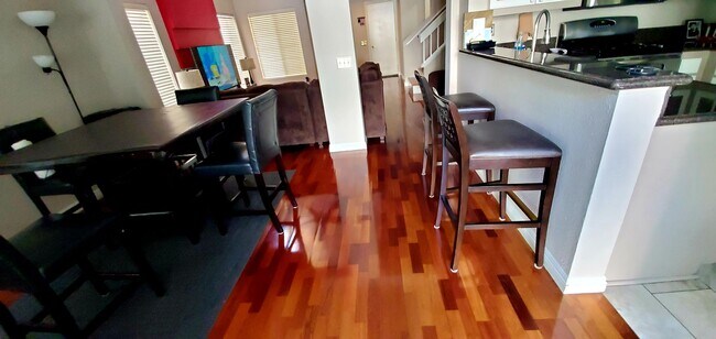Building Photo - Gorgeous 3 Bed, 2.5 Bath Townhome In Ranch...