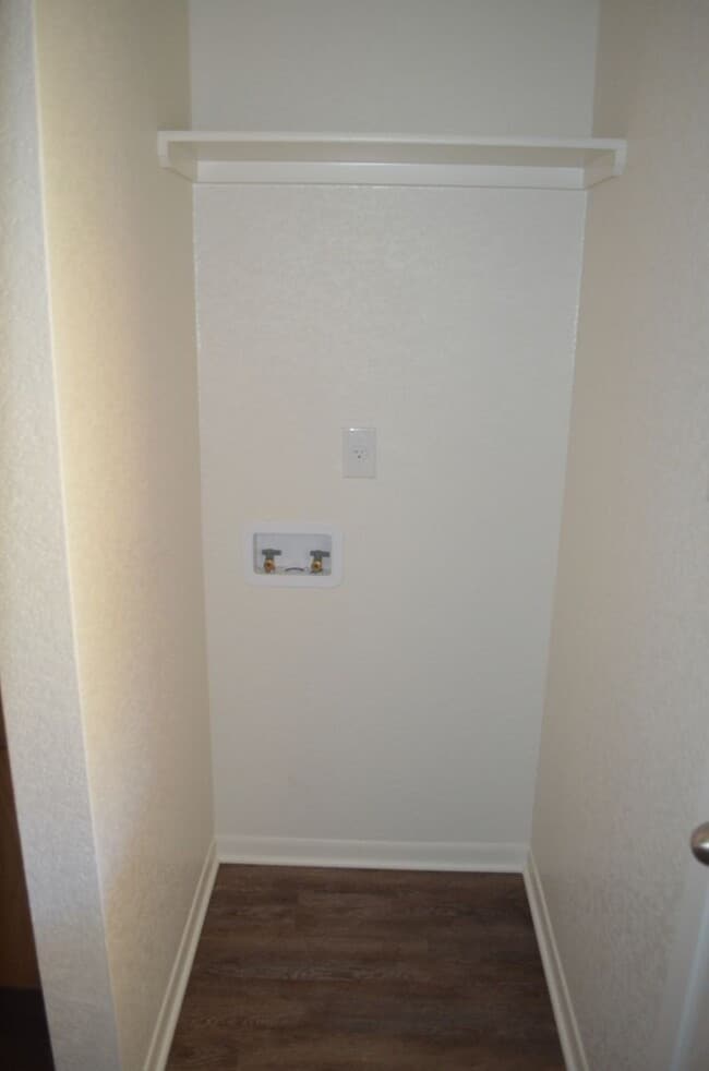 Building Photo - 400 Elbert Ln