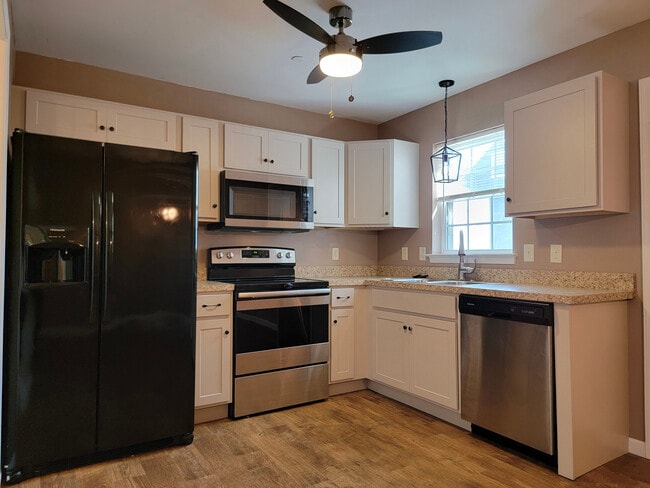 Building Photo - 331 Springwood Dr